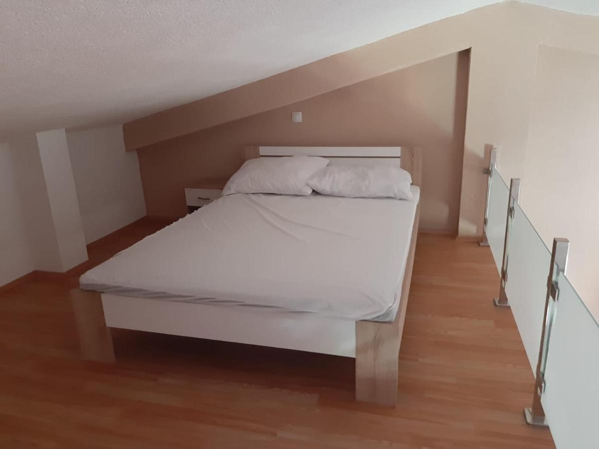 Apartment Tonko Vir Exterior photo